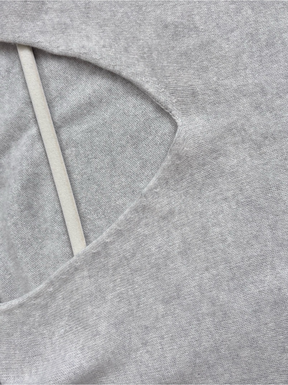 360 Cashmere Light Gray V-Neck Cashmere Sweater spot in pics - Picture 2 of 10